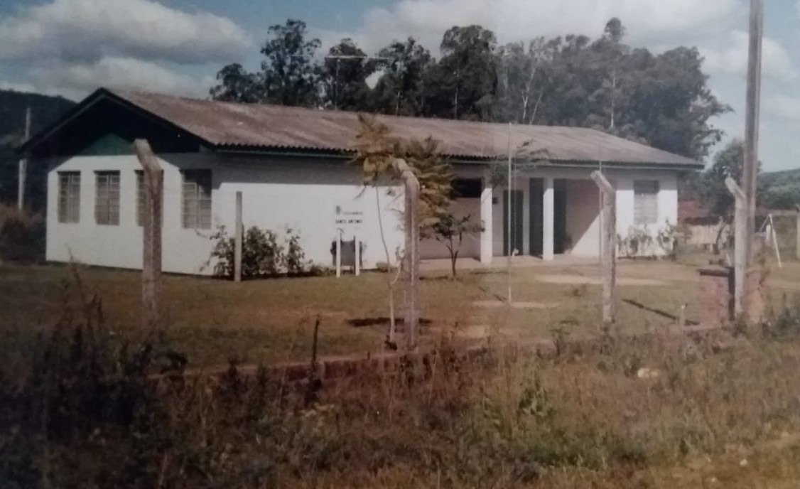 Escola construída em 1987, sede própria