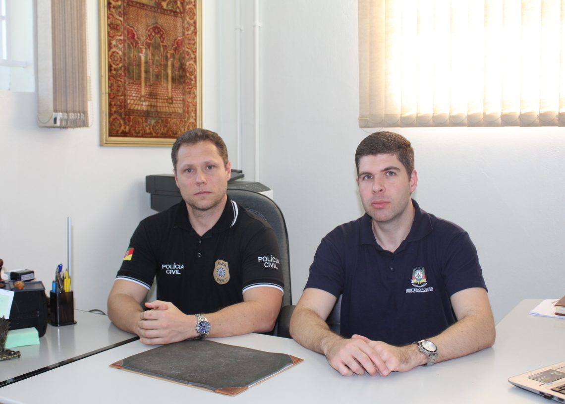 Delegado de polícia Ivanir Luiz Moschen Calliari e o promotor Daniel Ramos Gonçalves Foto: Lilian Moraes
