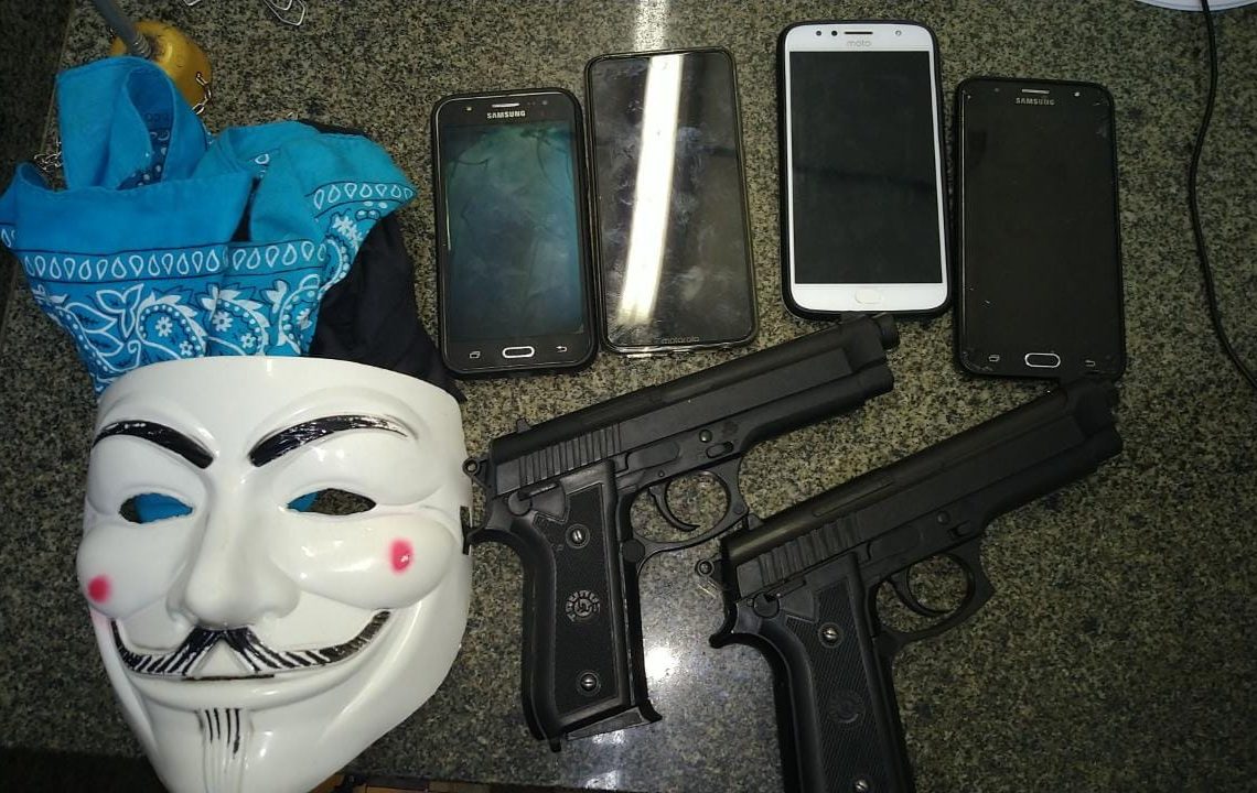 Objetos utilizado pelos ladrões e apreendidos na ocorrência Foto: Brigada Militar