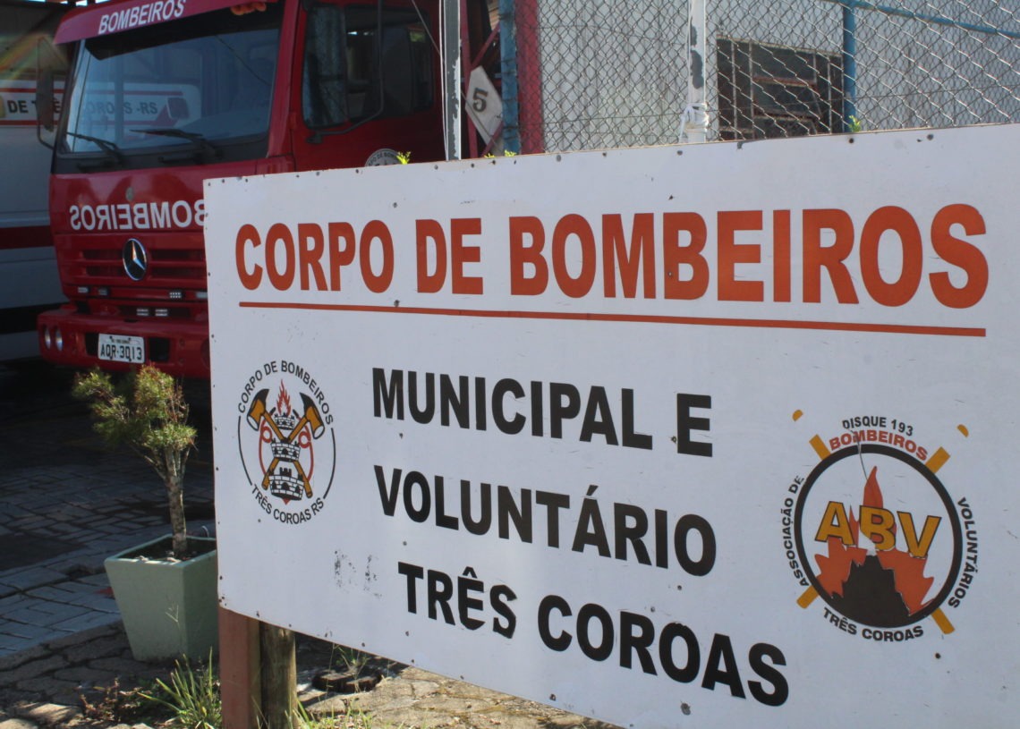 equipe é composta por 30 voluntários e 12 bombeiros contratados pelo município. 
Fotos: Matheus de Oliveira