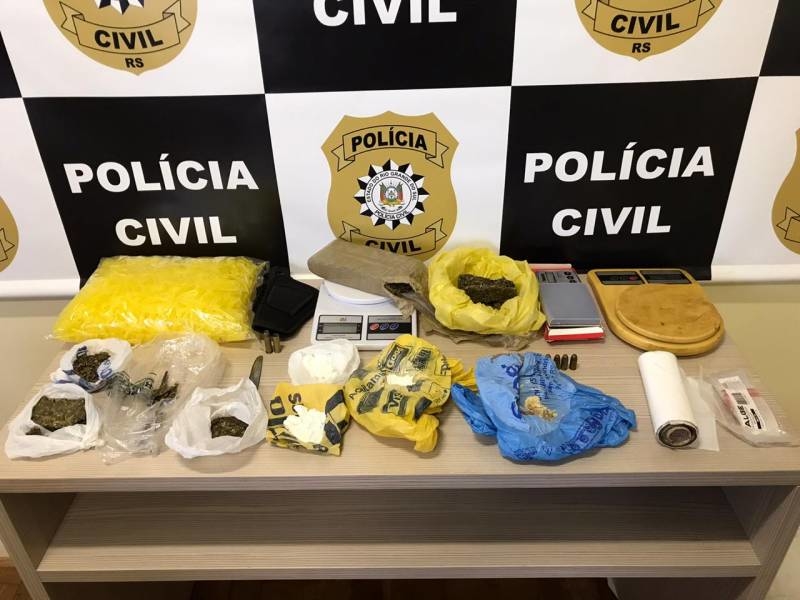 Maconha, cocaína, crack e demais apreensões na ação
Foto: Polícia Civil