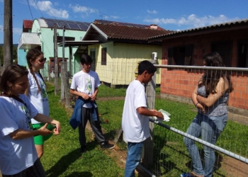 Alunos realizando o projeto Ambientalistas Mirins. Ação está suspensa desde março devido à pandemia
Foto: Divulgação/PMR