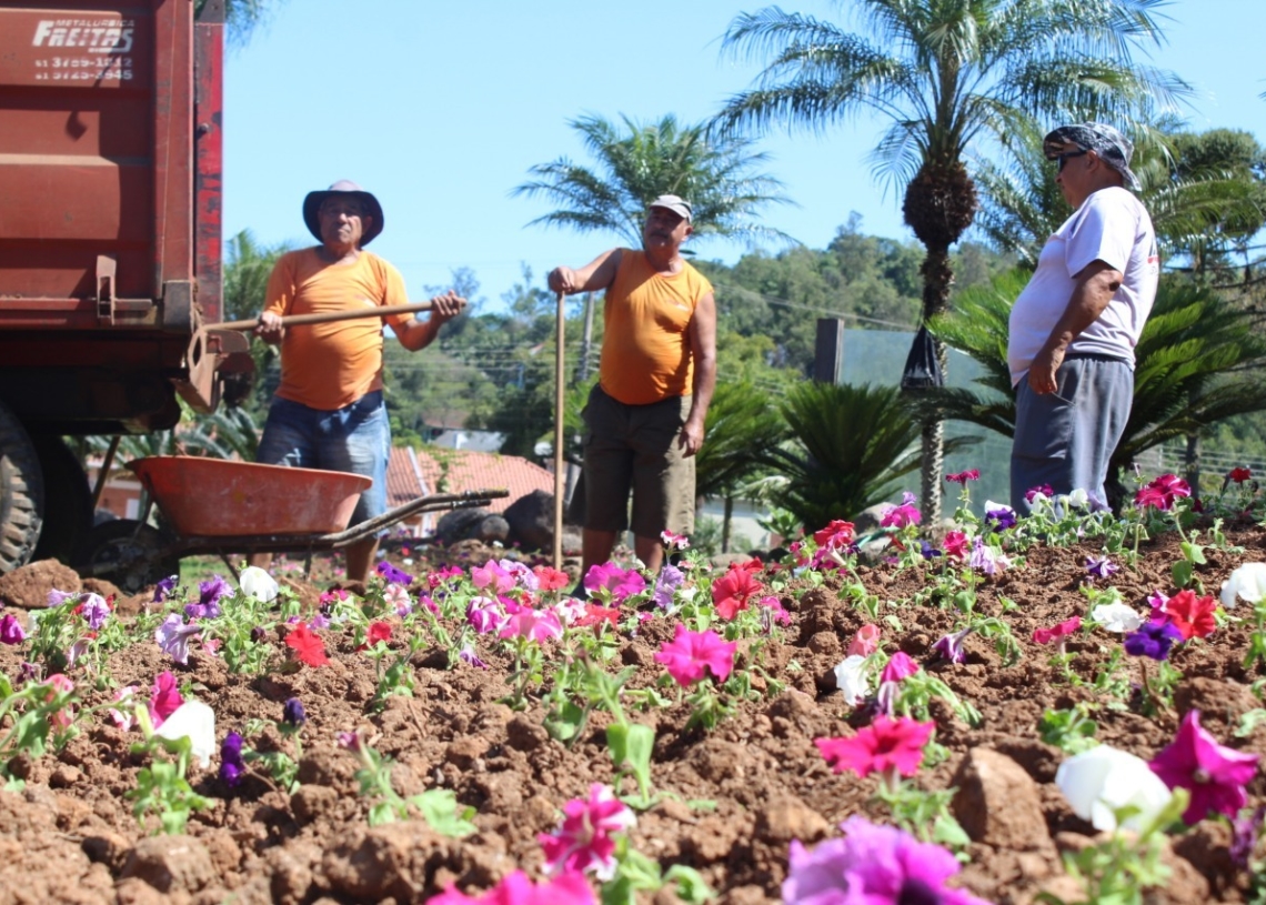Flores serão plantadas em diversos pontos da cidade  Foto: Lilian Moraes