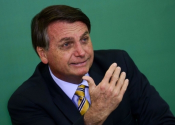 O presidente Jair Bolsonaro participa de solenidade alusiva aos 54 anos da Embratur e do lançamento do selo comemorativo Embratur 54 anos,  no Palácio do Planalto.