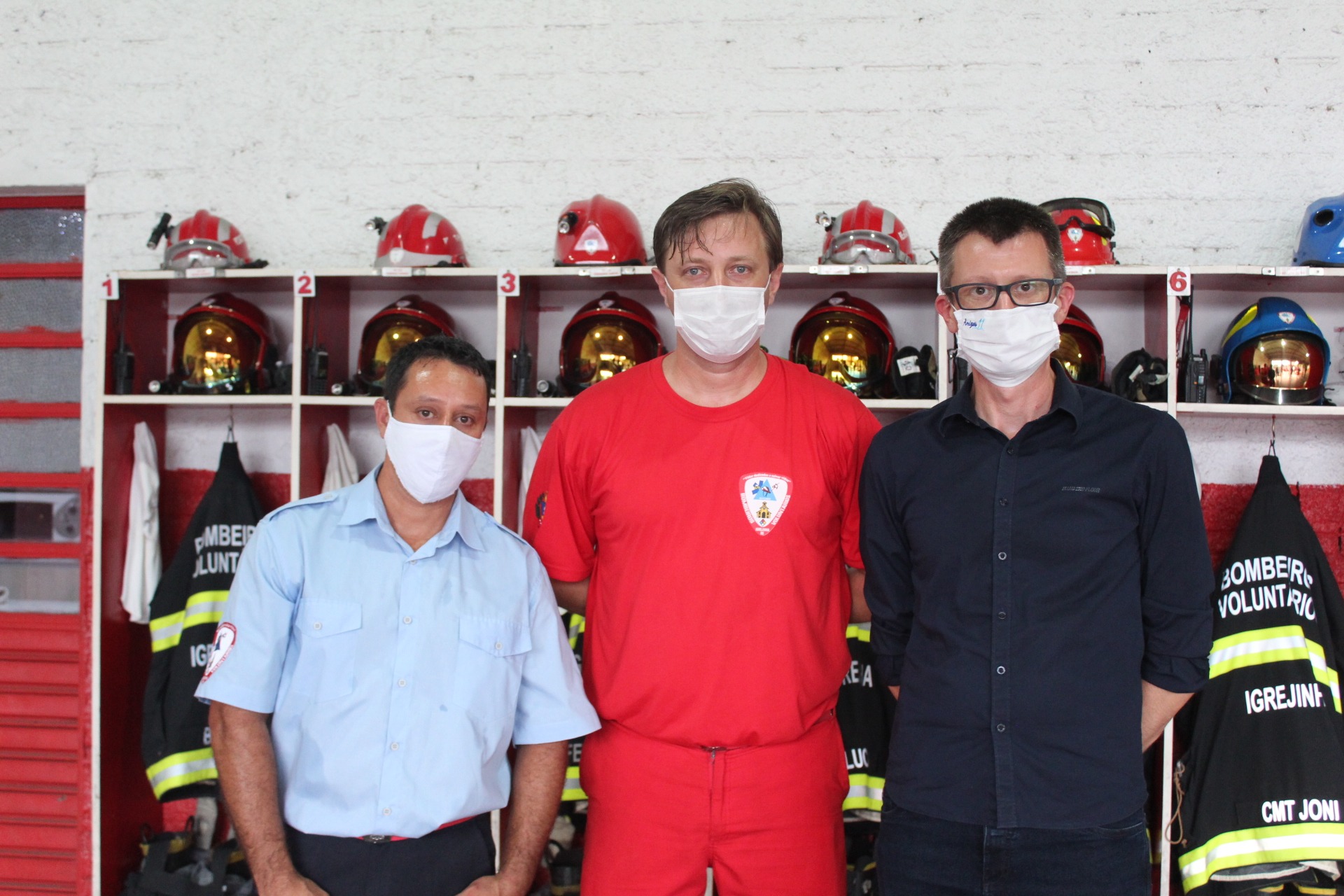 Presidente dos Bombeiros Voluntários de Igrejinha, Comandante Joni Feltes e Leandro Horlle Foto: Lilian Moraes