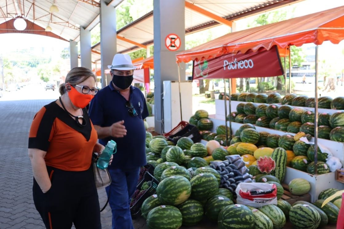 Sirlei e Brito visitaram a feira nesta sexta-feira Foto: Cris Vargas/Prefeitura de Taquara