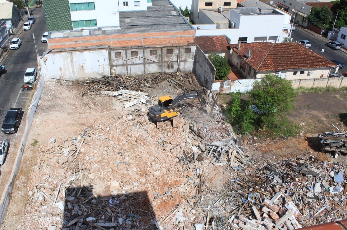 Antiga estrutura foi demolida e construção do novo prédio é aguardada 
Foto: Matheus de Oliveira