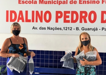 Equipe da escola Idalino Pedro da Silva recebendo os materiais Fotos: Prefeitura de Parobé/Divulgação