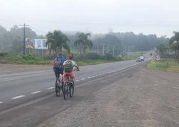 Rodovia tem intenso fluxo de ciclistas em horários de pico
Fotos: Matheus de Oliveira