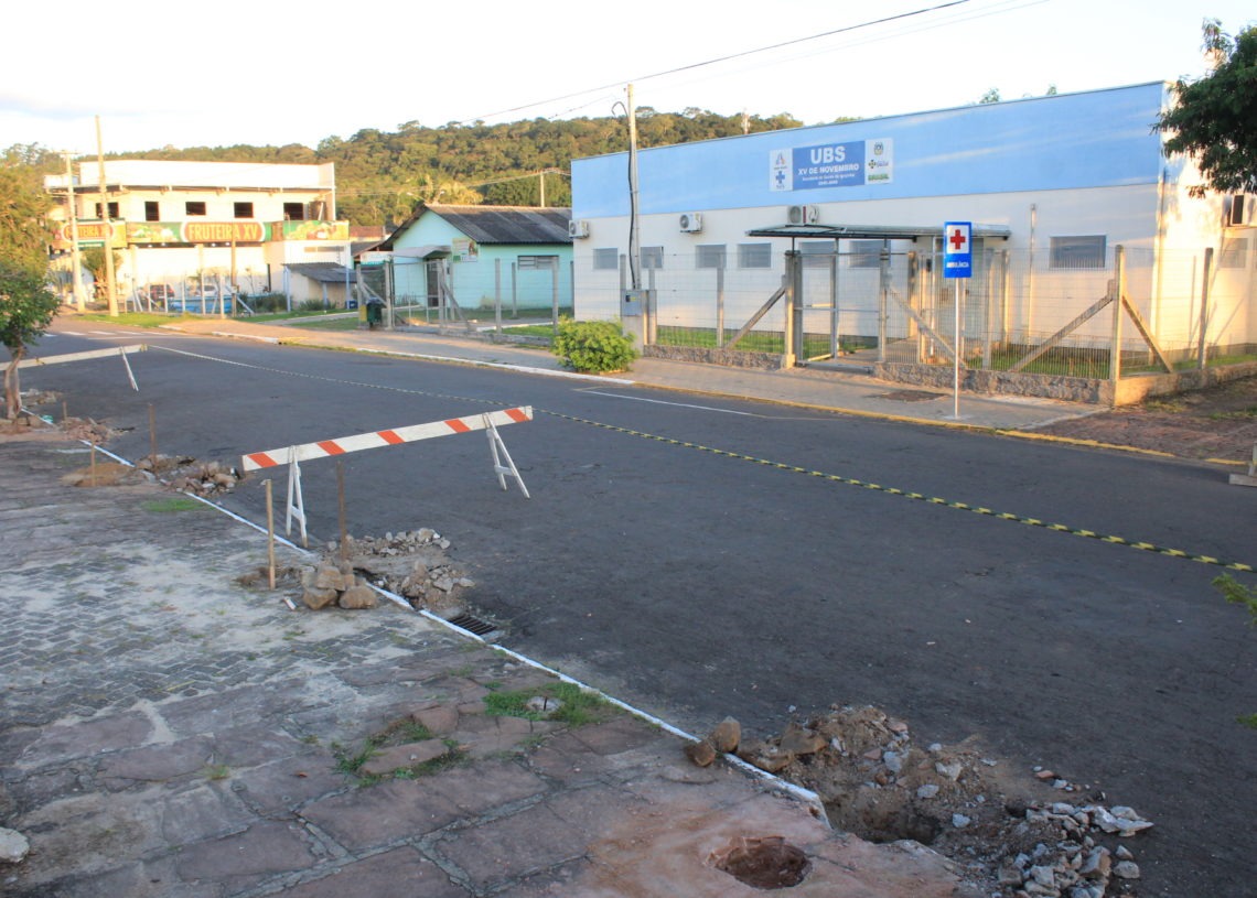 Obra acontece em frente à unidade de saúde do bairro. Foto: Matheus de Oliveira
