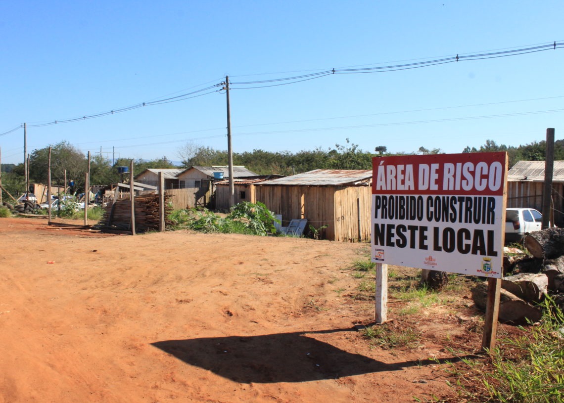 Ocupação às margens da RS-239 é exemplo de famílias em área de risco.
Foto: Matheus de Oliveira