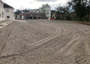 Contribuição de 50 metros de saibro cobriu desníveis e buracos da área Foto: Divulgação/Prefeitura de Taquara