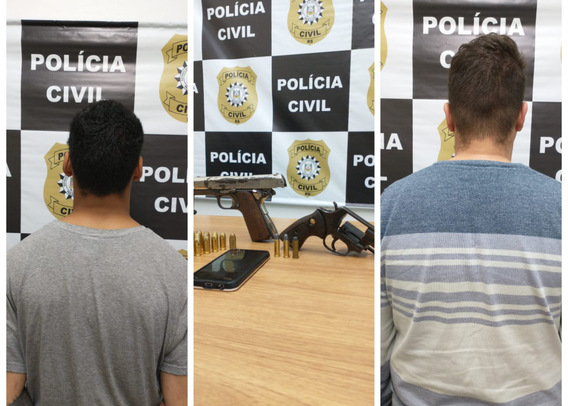 Dois dos quatro envolvidos e armas apreendidas Foto: Polícia Civil