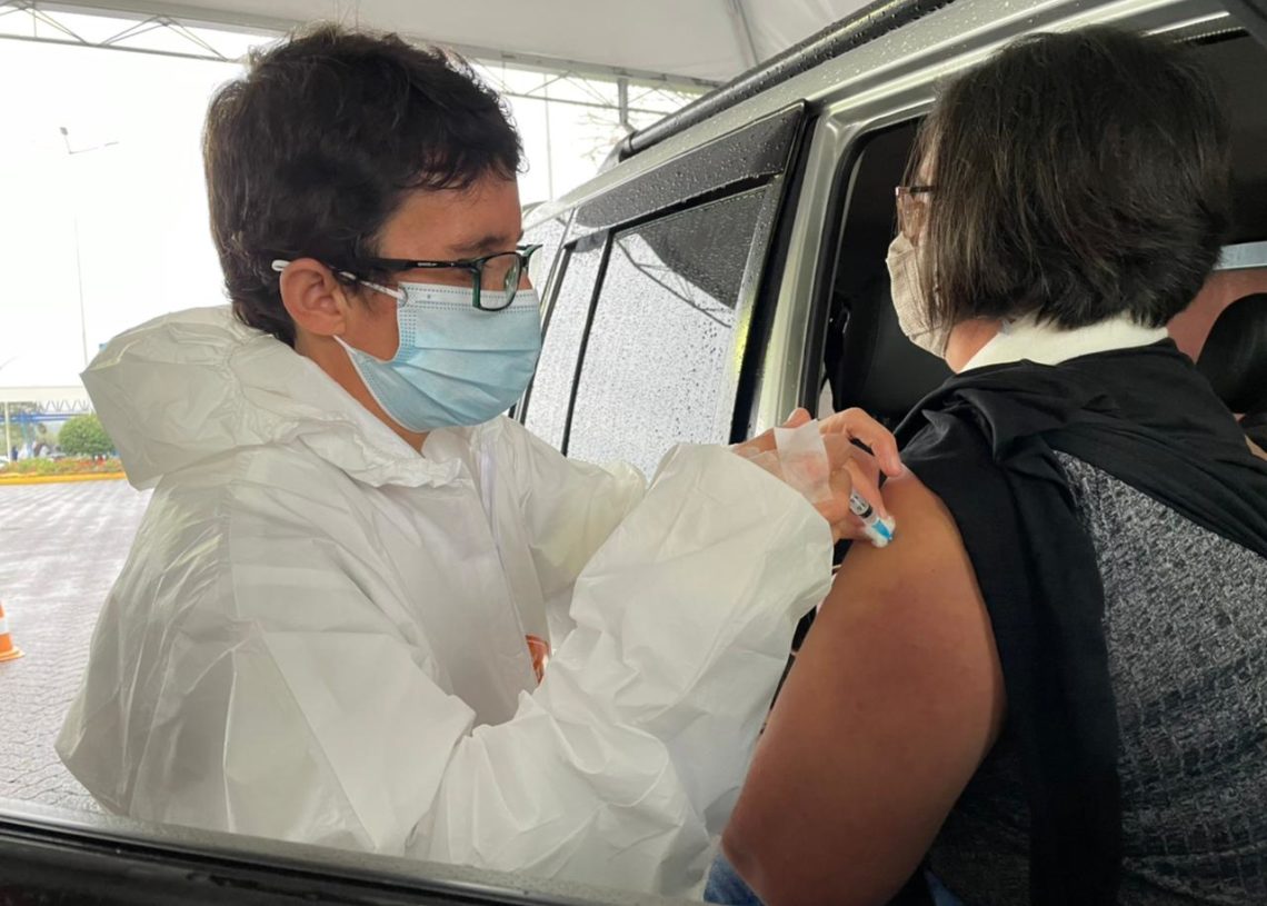 Vacinações seguem ocorrem no drive-thru na Faccat Foto: Cris Vargas/Prefeitura de Taquara