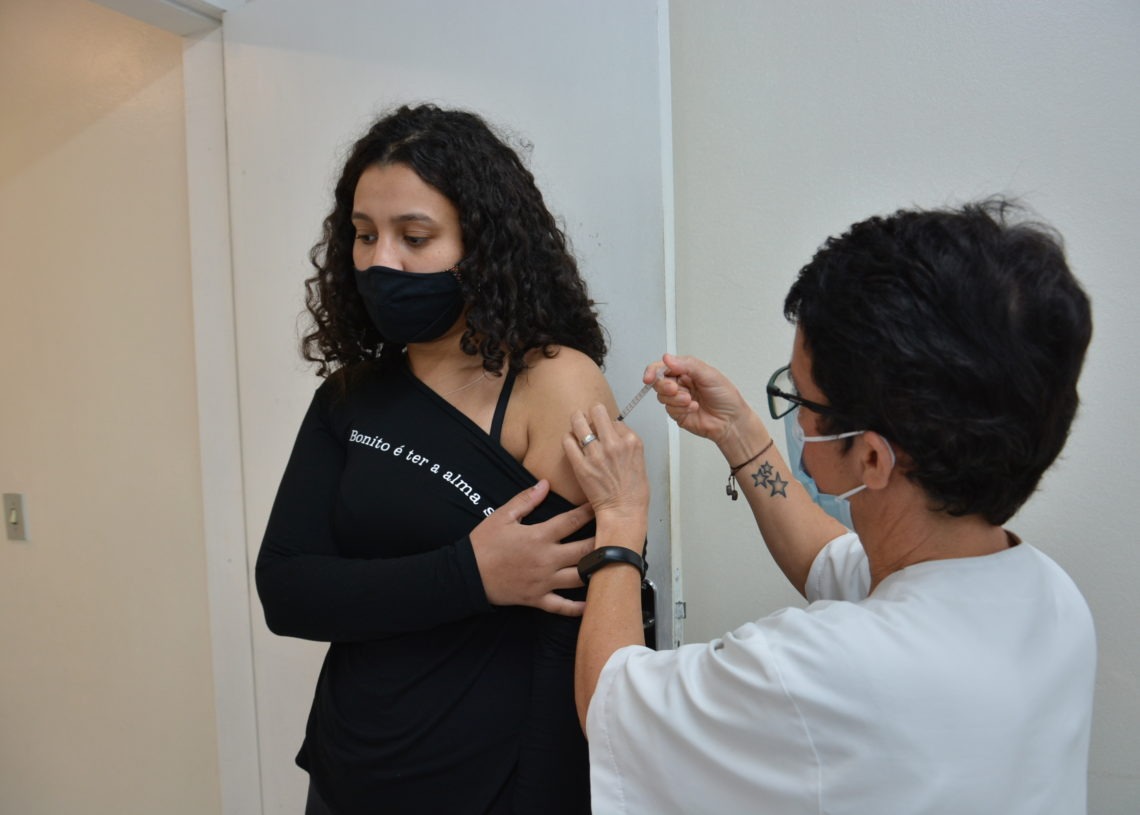 Horário da vacinação busca atender as pessoas que não puderam se imunizar anteriormente por trabalhar em outras cidades Foto:  Ruan Nascimento/Prefeitura de Taquara