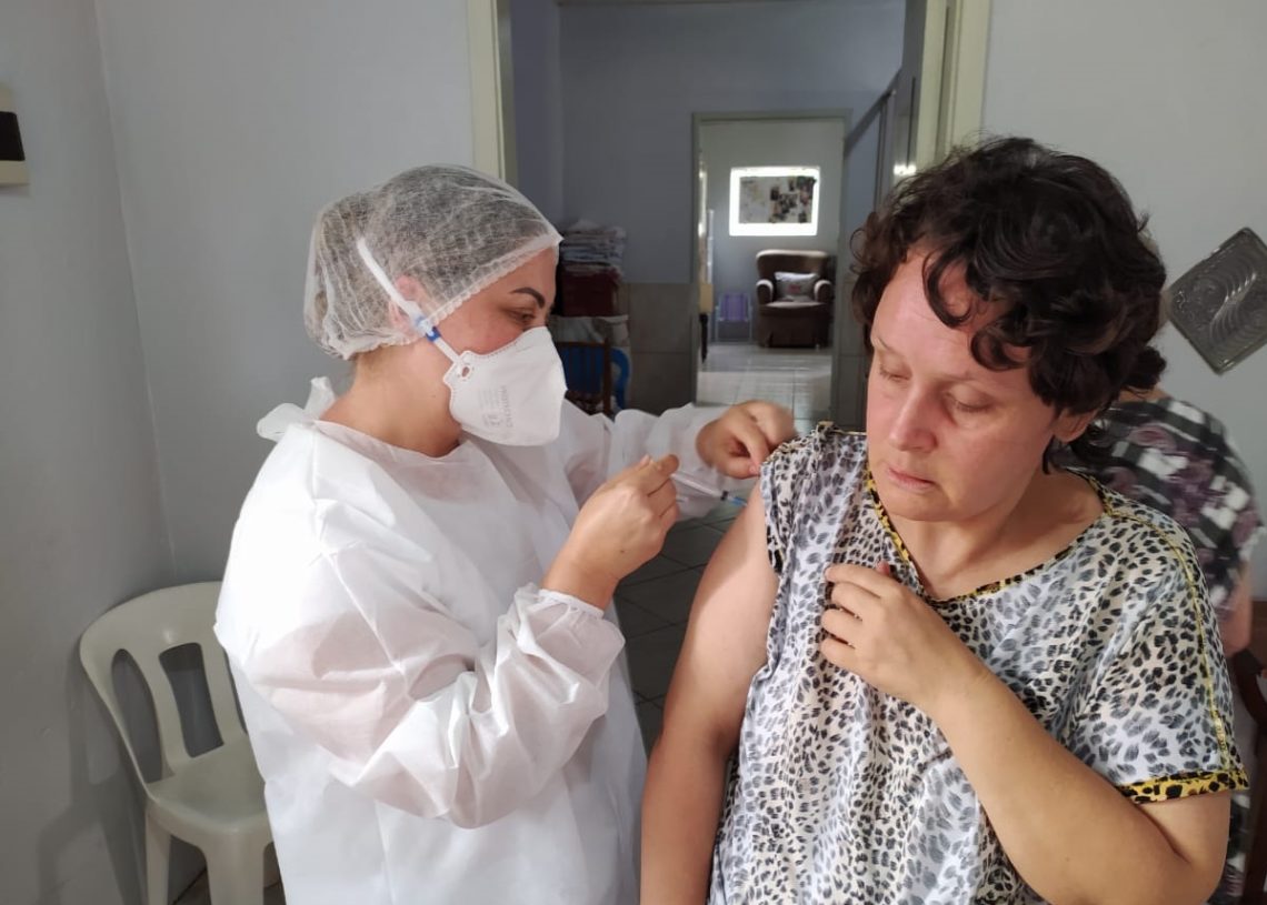 Idosos que tomaram duas doses da vacina contra a Covid começam a receber a dose de reforço
Foto: Divulgação/Prefeitura de Taquara
