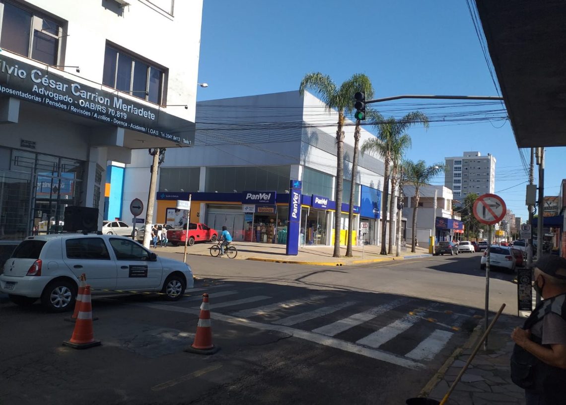 Semáforo foi reinstalado no local
 Foto: Divulgação/ Diretoria de Trânsito