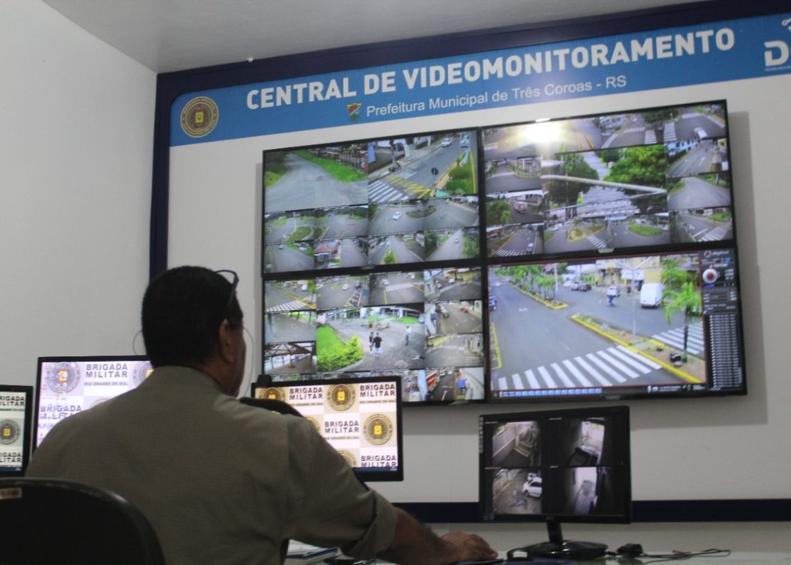 Central de monitoramento
fica no quartel da 
Brigada Militar 
(Foto: Melissa Costa)