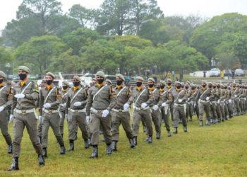 Em 18/11, a BM realizou a formatura do Curso Básico de Formação da Polícia Militar, com o ingresso de 865 soldados na corporação - Foto: Gustavo Mansur / Palácio Piratini