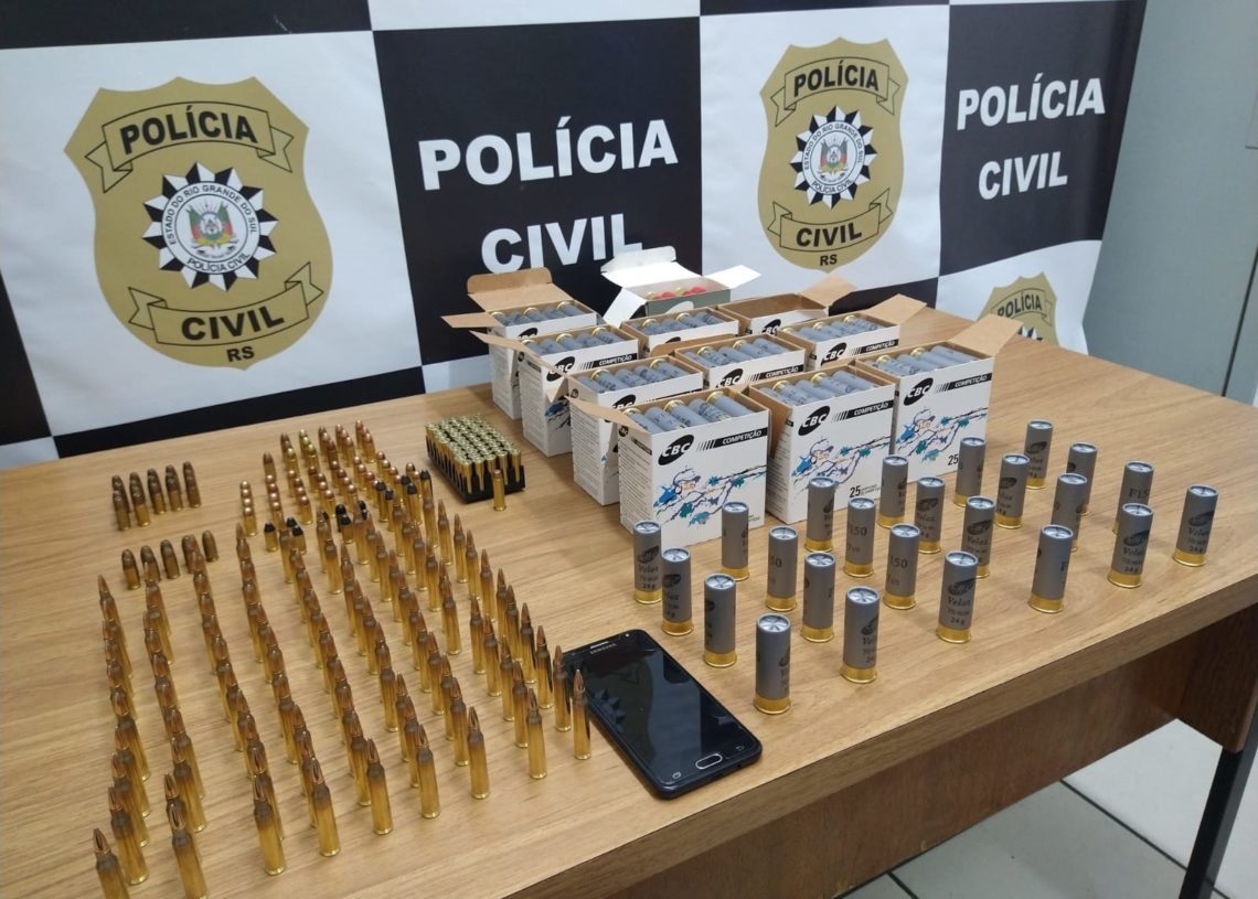 Parte das munições apreendidas em uma das operações que prendeu acusados de extorsão 
Foto: Polícia Civil