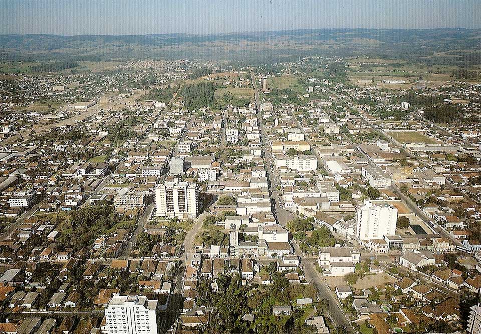 Cartão postal com a vista do centro da cidade em 1980 Foto: Colaboração/CFNT/  Ana Schweitzer