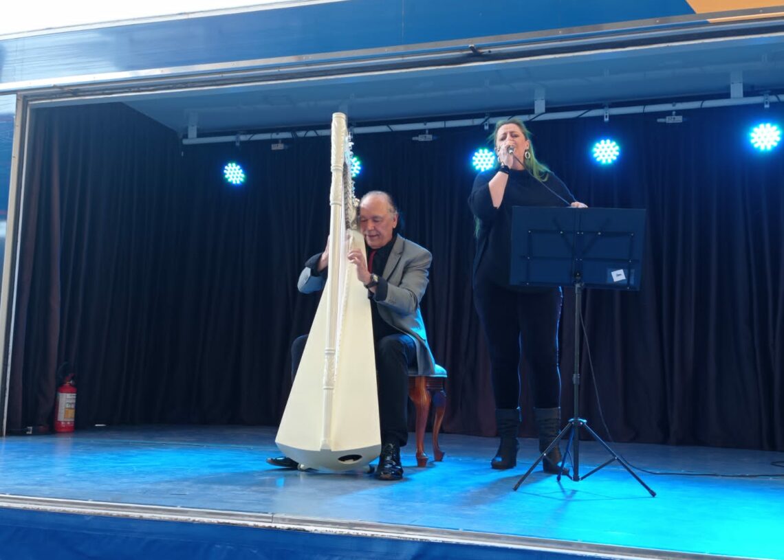 Roberta e Roberto Navillat realizaram show com harpa e voz Foto: Ruan Nascimento/Prefeitura de Taquara