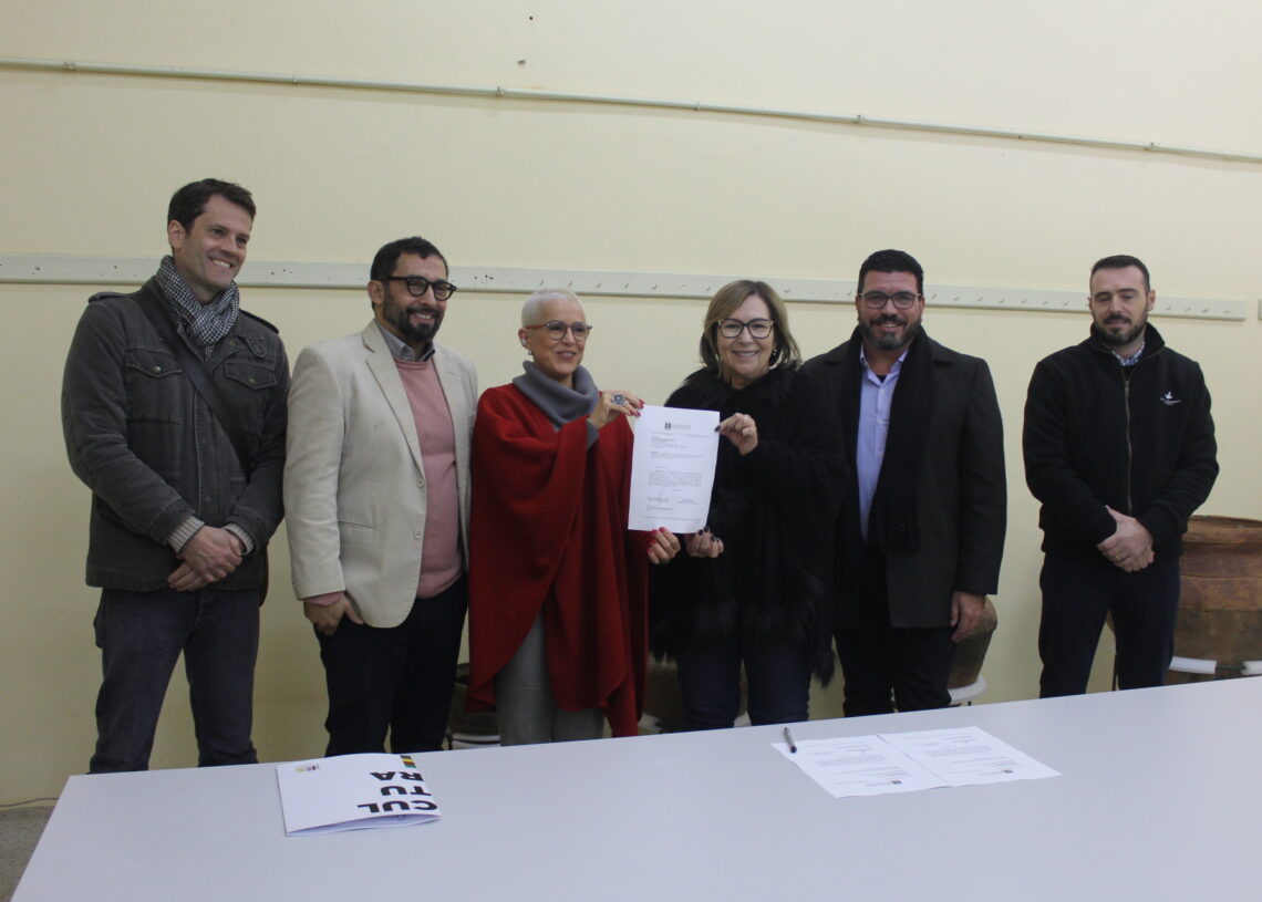 Assinatura da ordem
de início das obras
de revitalização
aconteceu na manhã
de segunda-feira (13)
Foto: Lilian Moraes