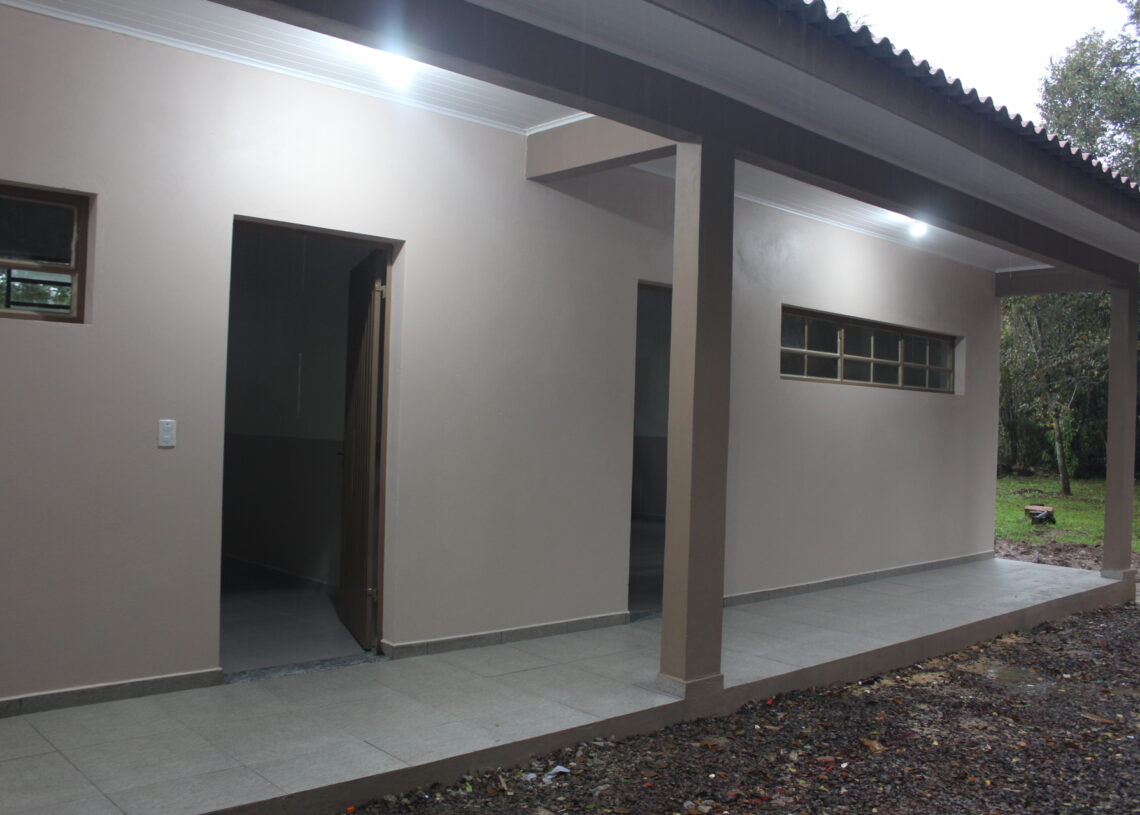Duas novas salas foram construídas para receber os alunos