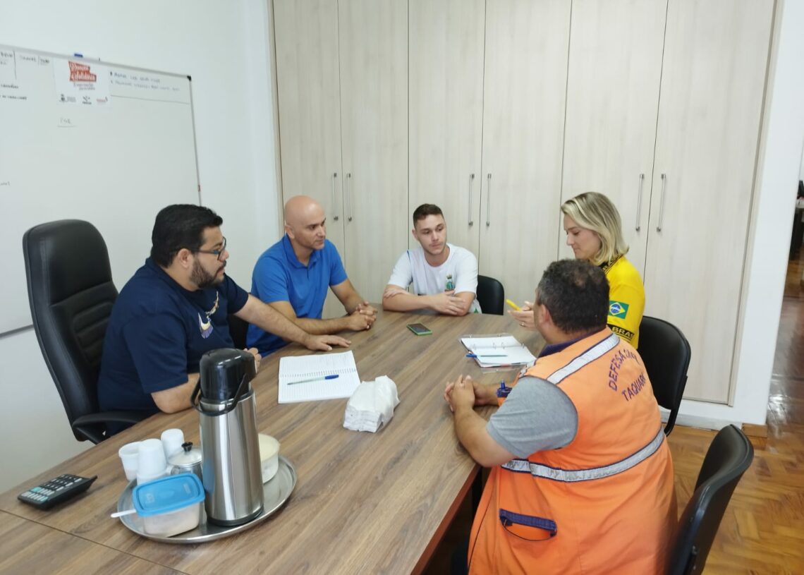 Reunião na sede da Secretaria de Desenvolvimento Social, Trabalho e Cidadania em Taquara.
Foto: Divulgação/Prefeitura de Taquara