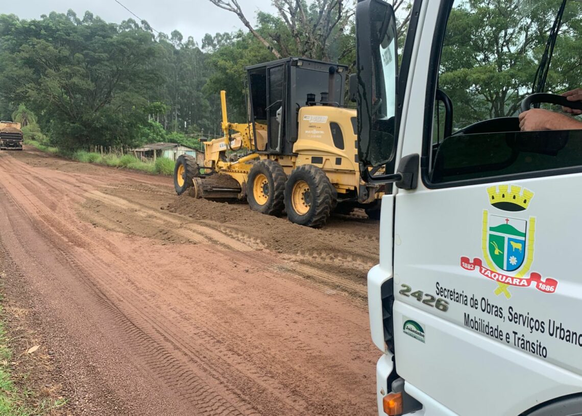 Equipes distritais realizam trabalhos de patrolamento, ensaibramento, manutenção de estradas, entre outros

Foto: Divulgação/Prefeitura de Taquara