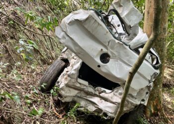 Carro furtado em Parobé foi localizado em penhasco após ocorrência de estupro (Fotos: Soldado Felipe/3° BABM)