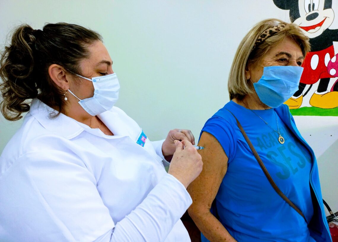 Aplicação de dose do imunizante no Posto Piazito.
Foto: Magda Rabie/Prefeitura de Taquara