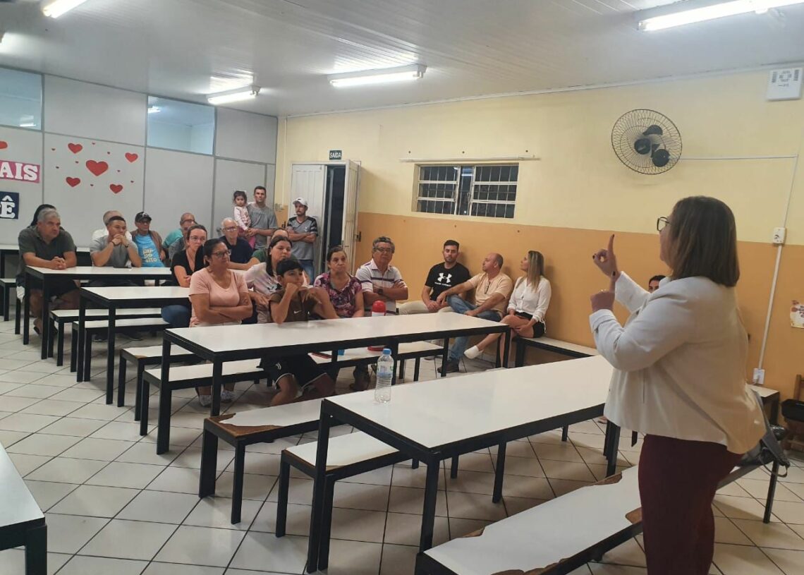 Reunião da prefeita com os moradores ocorreu às 20h de terça-feira Foto: Cris Vargas/Prefeitura de Taquara