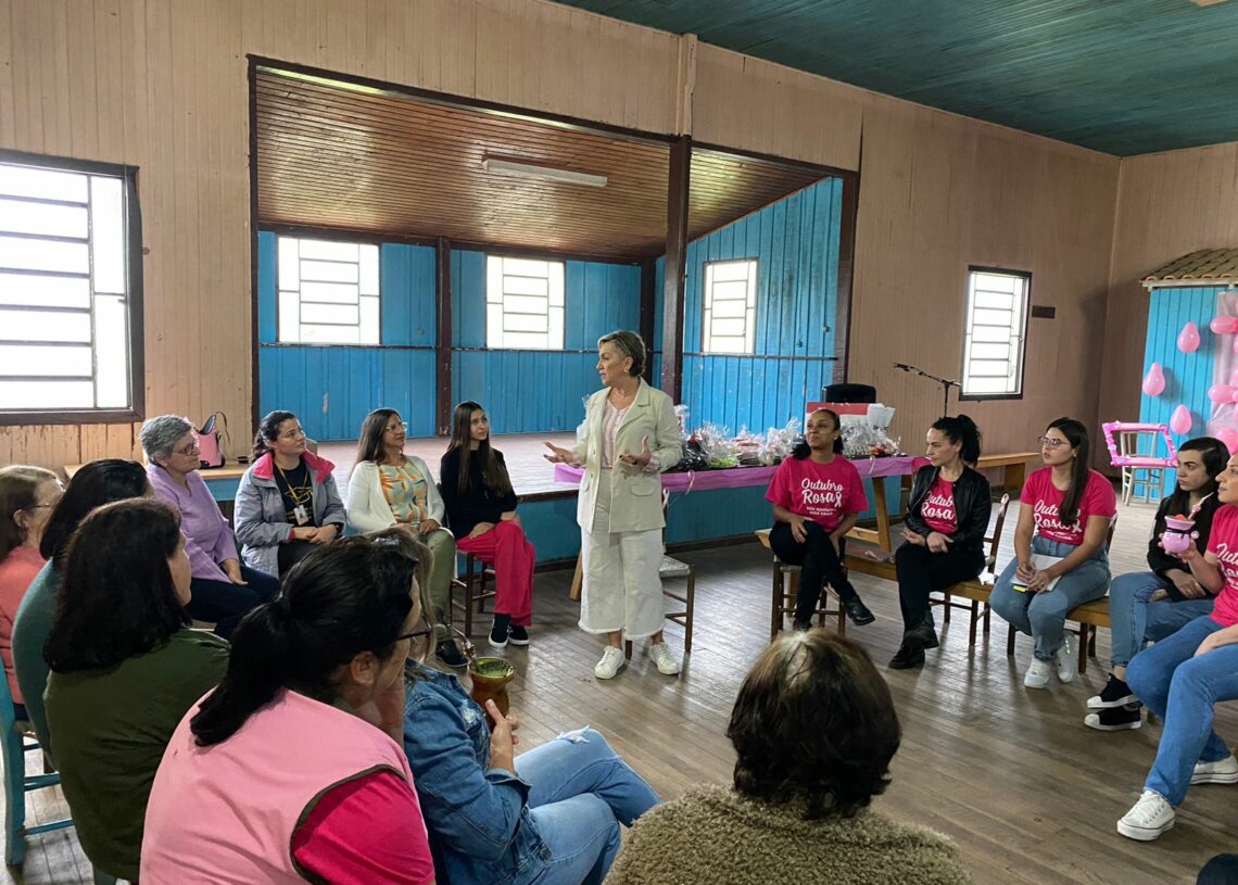 Conscientização sobre os riscos do câncer de mama ocorreu na Sociedade 14 de Novembro Foto: Igor dos Santos/Prefeitura de Taquara