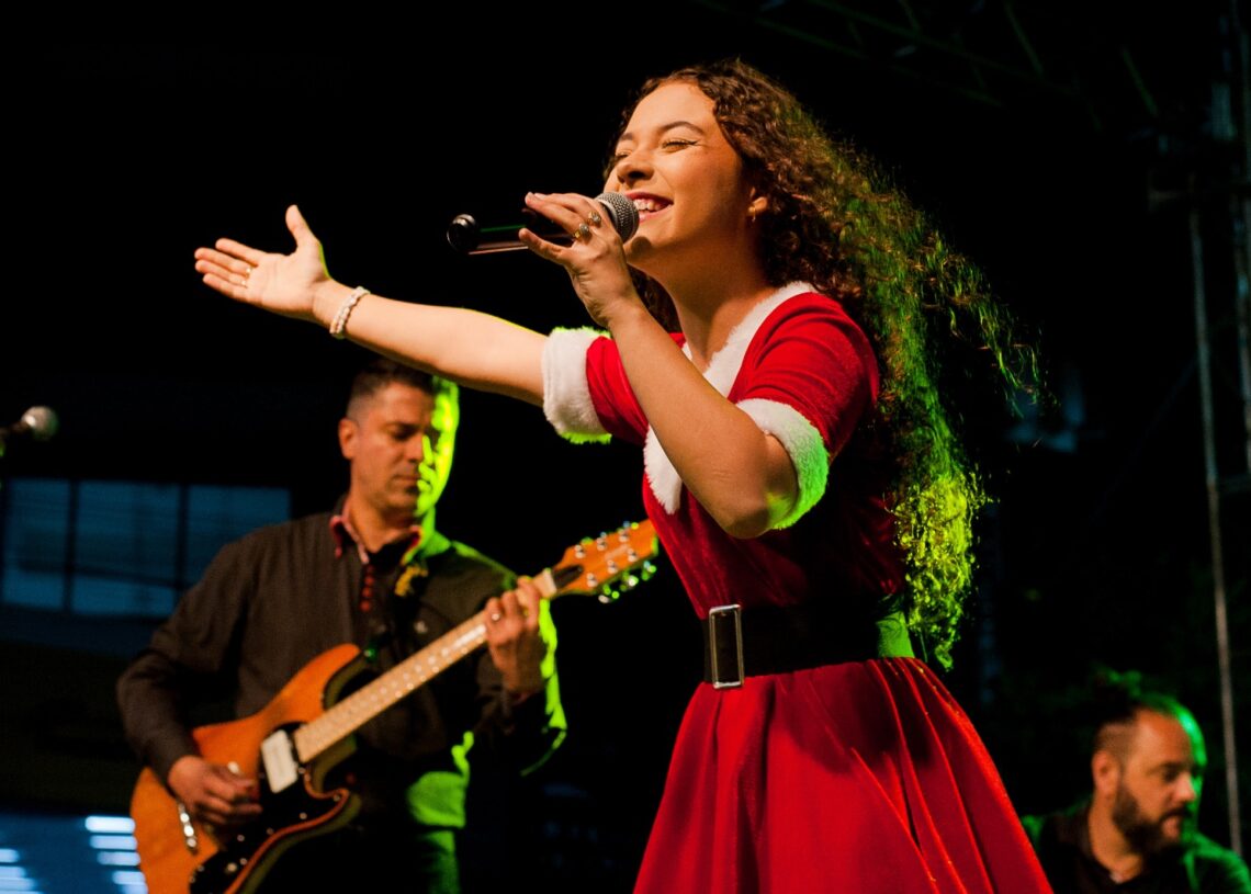 Luiza Barbosa se apresentará cantando diversas músicas natalinas
Foto: Douglas Tomas
