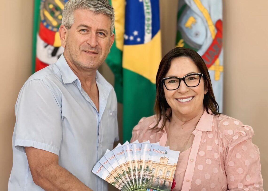 Prefeita Sirlei Silveira e secretário Adalberto Soares no lançamento do informativo

Foto: Cris Vargas/Prefeitura de Taquara