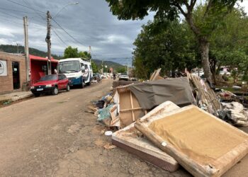 Primeiras horas de trégua no pós-enchente deixaram marcas. Registro do dia 08/05, às 15h, em Igrejinha
Foto: Lilian Moraes/GR